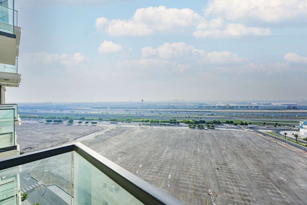 Дубай: Expo Village Serviced Apartments
