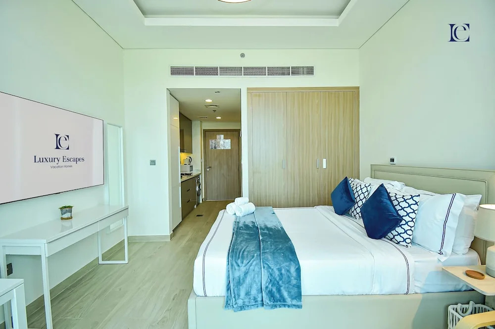 Дубай: Brand New Studio Apartment - Farhad Azizi Jaddaf Dubai
