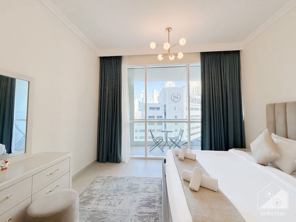 Дубай: Luxurious 1B Seaview Apartment in JBR