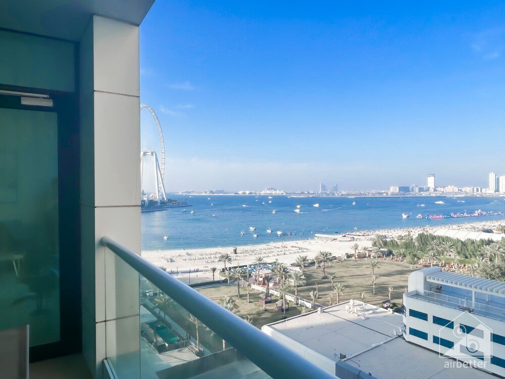 Дубай: Luxurious 1B Seaview Apartment in JBR