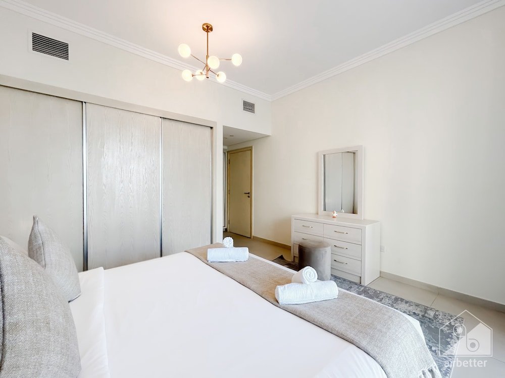Дубай: Luxurious 1B Seaview Apartment in JBR