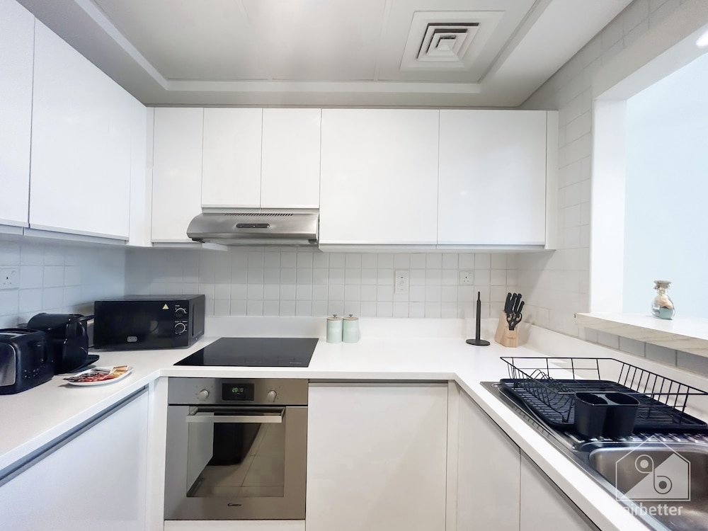 Дубай: Luxurious 1B Seaview Apartment in JBR