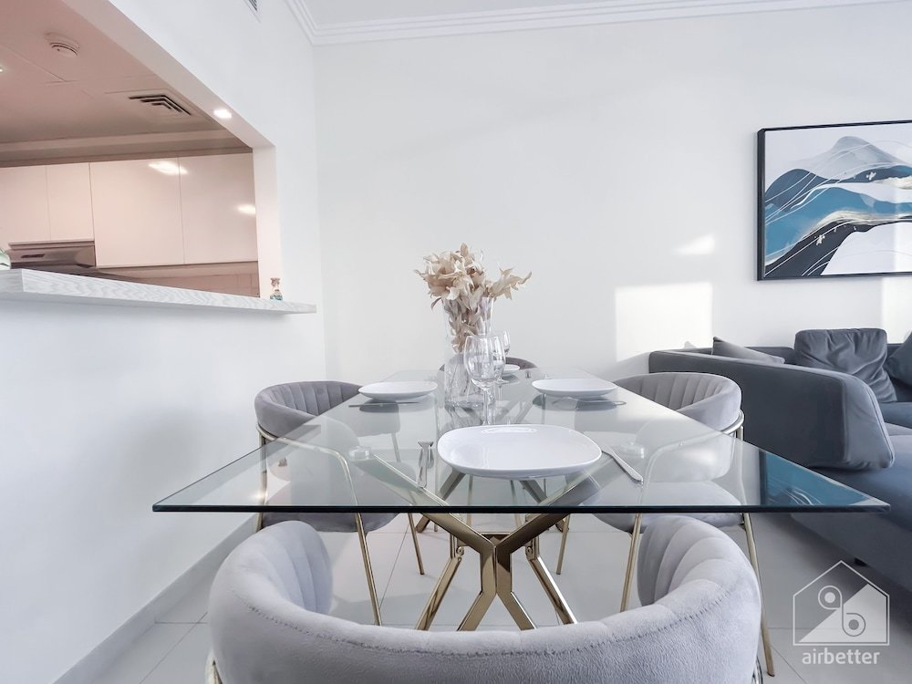 Дубай: Luxurious 1B Seaview Apartment in JBR