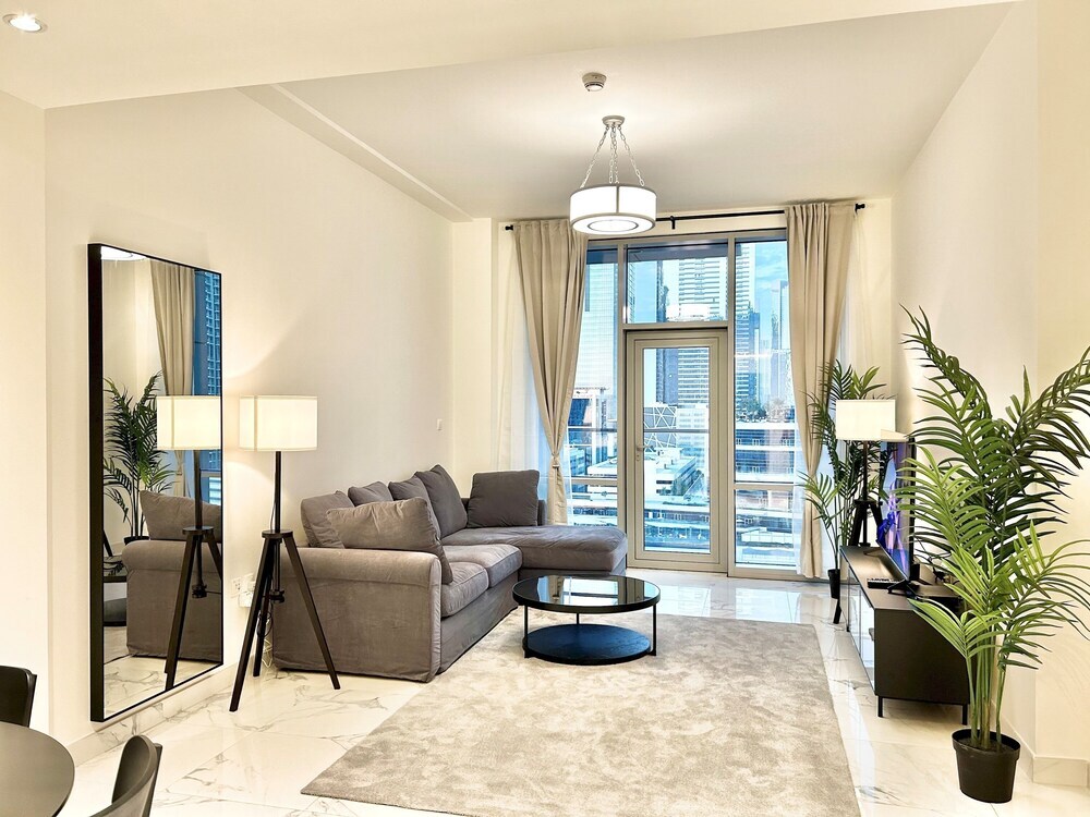 Дубай: Stunning 1bedroom With Balcony in Al Habtoor City