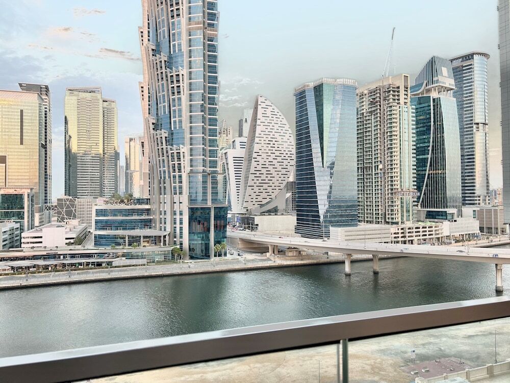 Дубай: Stunning 1bedroom With Balcony in Al Habtoor City