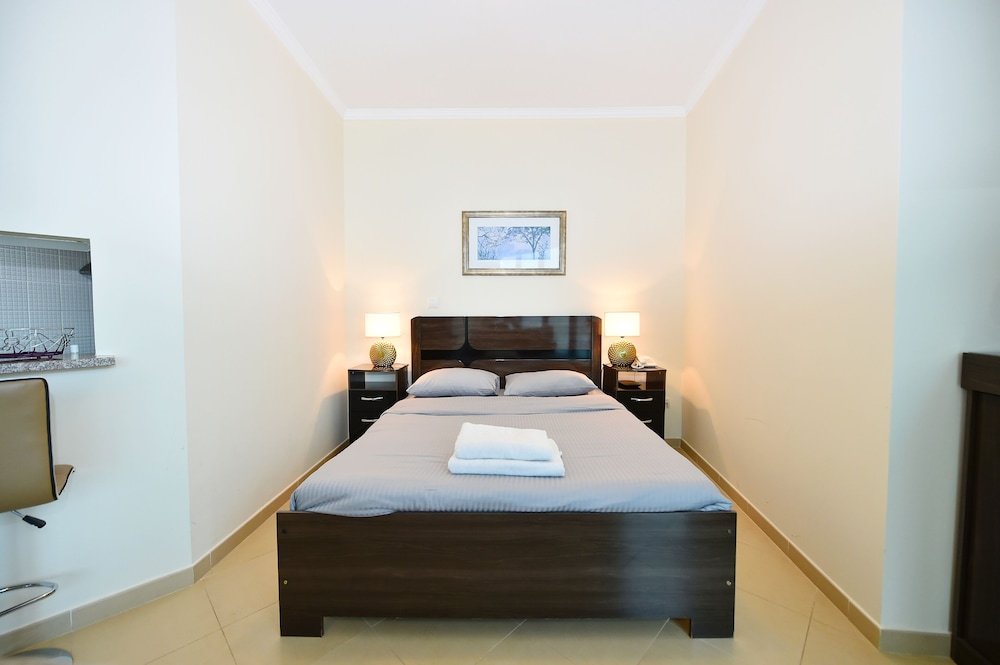 Дубай: DJ - Bright spacious Studio in JLT