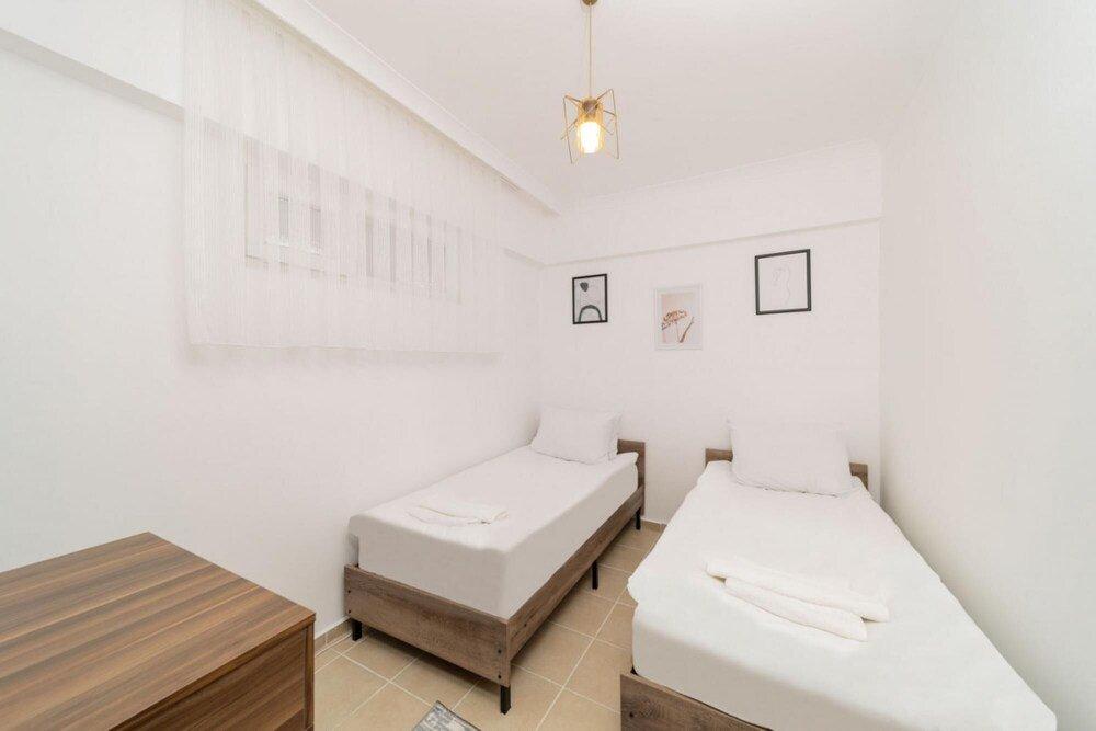 Аксу: Lovely Apartment With Balcony in Aksu