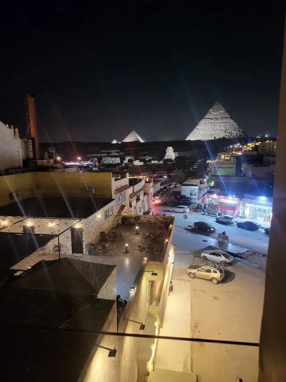 Каир: STEPS IN Pyramids View