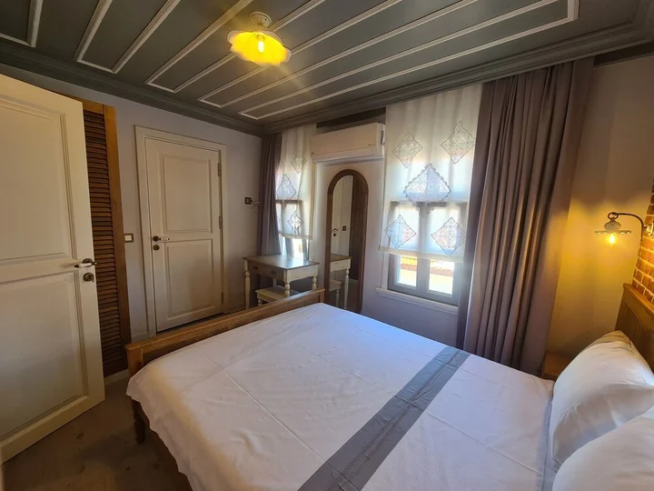 Бозджаада: Bozca Ev