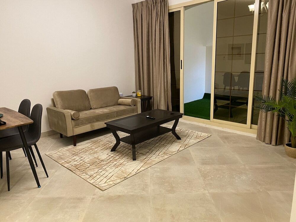 Дубай: Modern Chickee 1 Bedroom Apartment Al Barsha 1