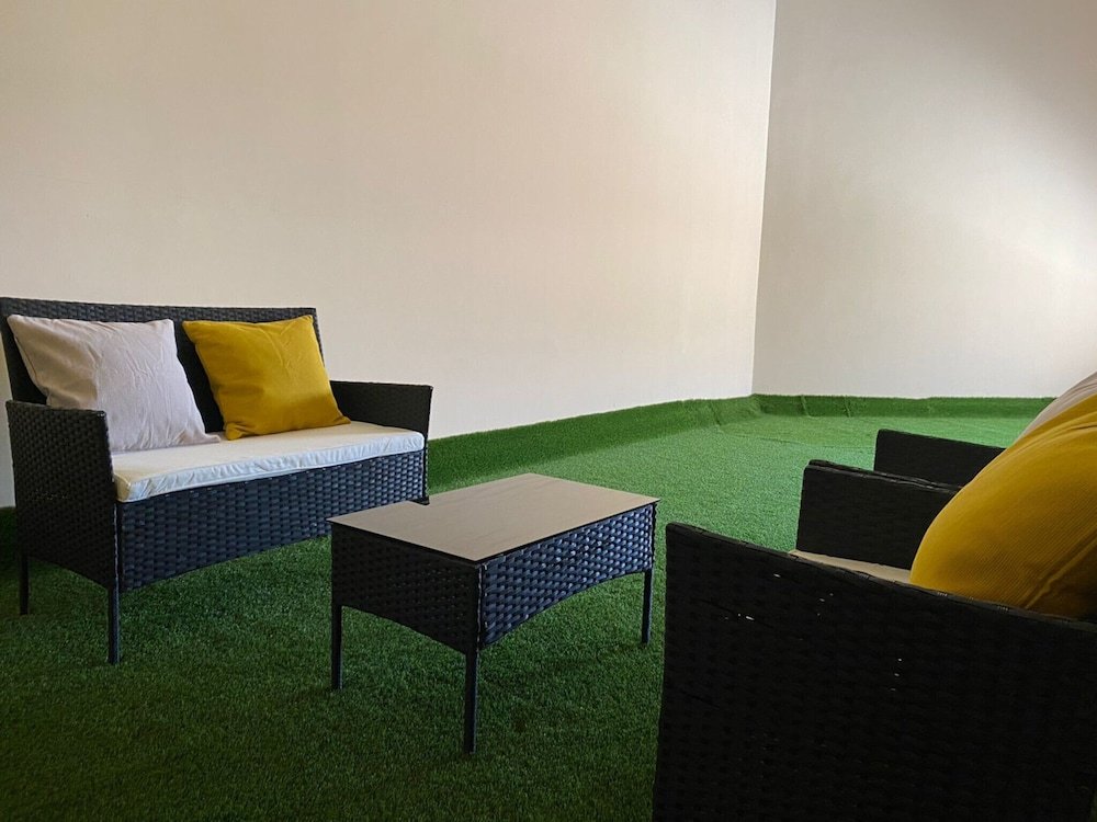Дубай: Modern Chickee 1 Bedroom Apartment Al Barsha 1