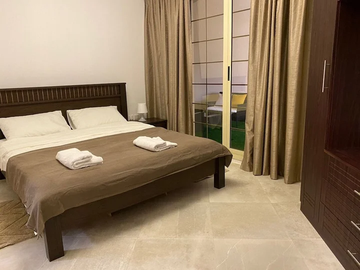 Дубай: Modern Chickee 1 Bedroom Apartment Al Barsha 1