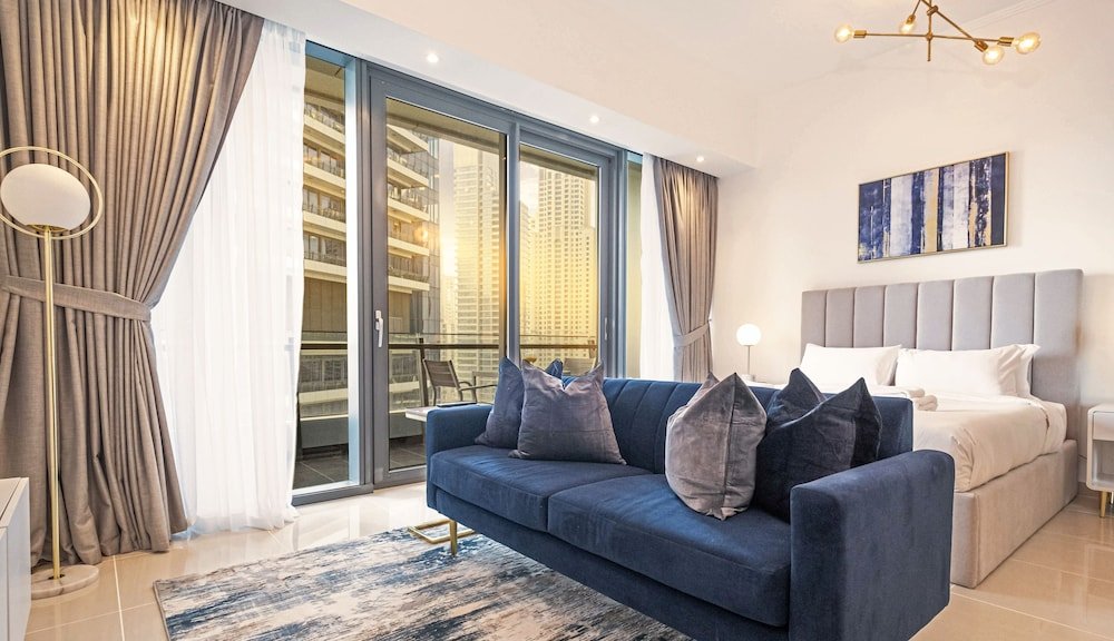 Дубай: LUX The Silverene Marina view Suite