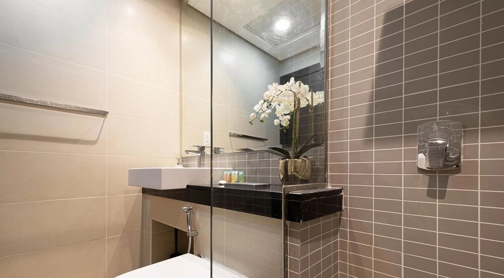 Дубай: LUX The Silverene Marina view Suite