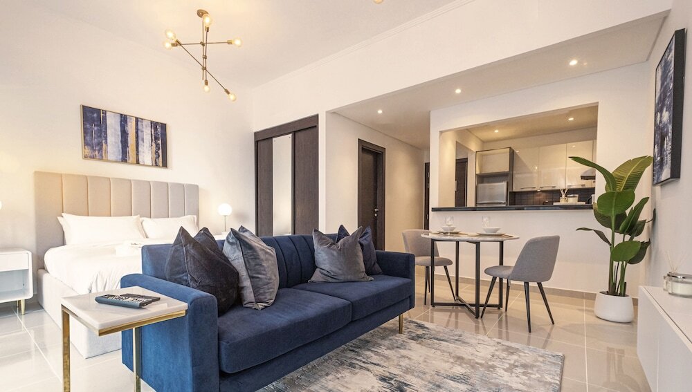 Дубай: LUX The Silverene Marina view Suite