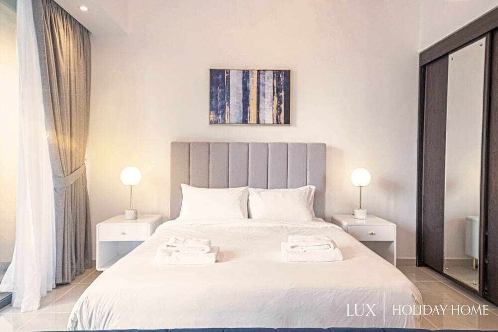 Дубай: LUX The Silverene Marina view Suite