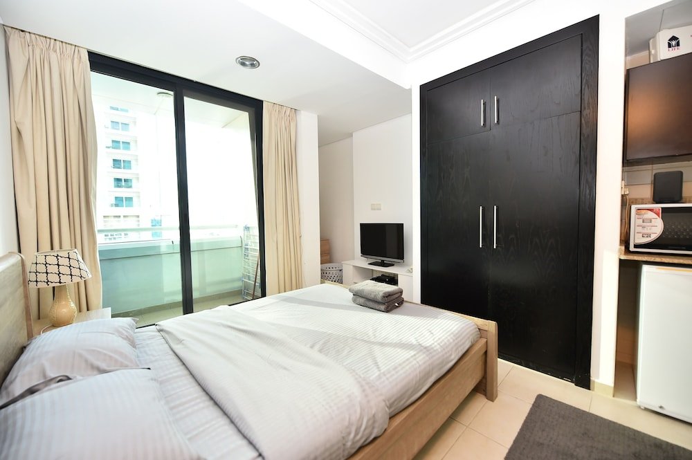 Дубай: LZZ - Furnished Studio with Balcony