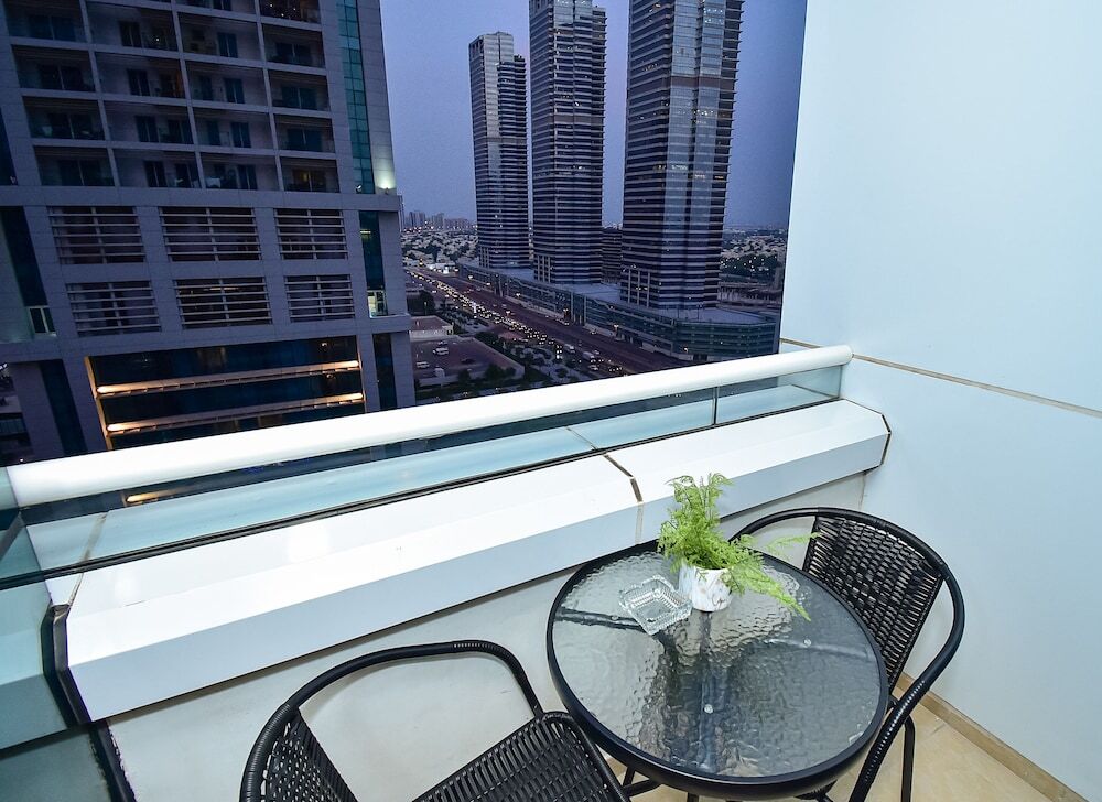 Дубай: LZZ - Furnished Studio with Balcony
