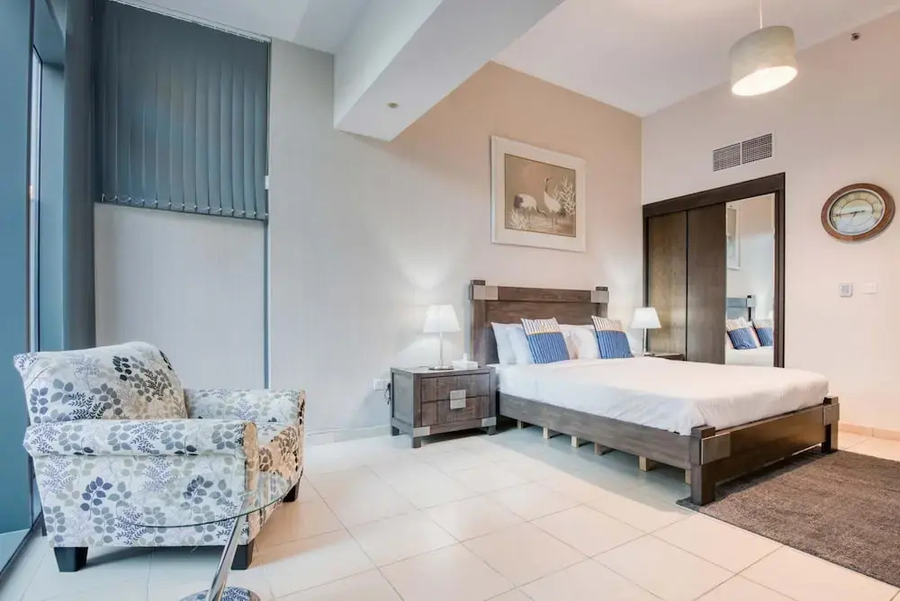 Дубай: Luxury Apt w Private Jacuzzi Overlooking the Water