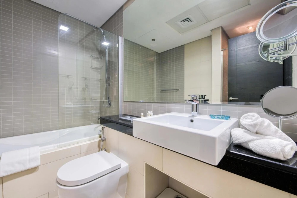 Дубай: Luxury Apt w Private Jacuzzi Overlooking the Water