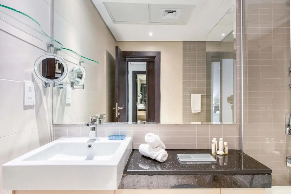 Дубай: Luxury Apt w Private Jacuzzi Overlooking the Water