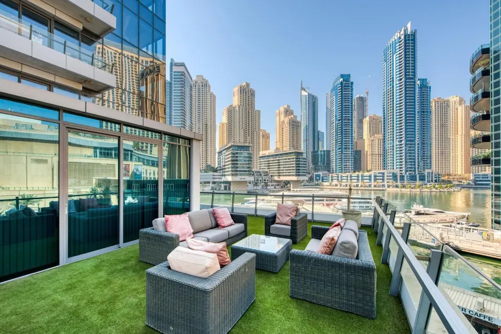 Дубай: Luxury Apt w Private Jacuzzi Overlooking the Water
