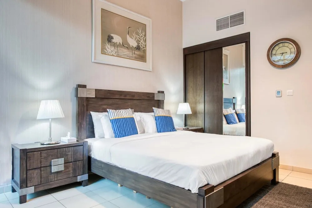 Дубай: Luxury Apt w Private Jacuzzi Overlooking the Water