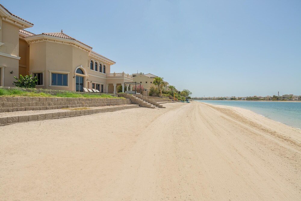 Palm Jumeirah Beach Front XL Villa w Prvt Pool — фото 3