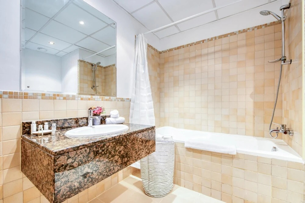 Дубай: Regal Apt Fit for a King w Sea View