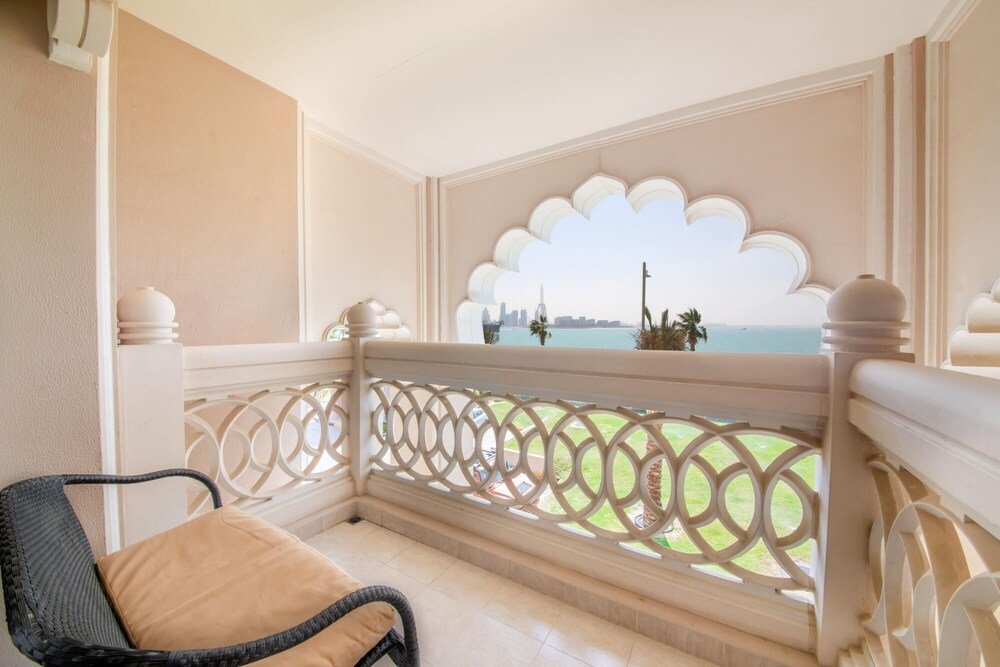 Дубай: Charming Apt With Arabesque Sea View on the Palm Jumeirah