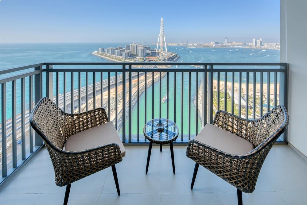 Дубай: Exclusive Sea View Apartment on the Arabian Gulf