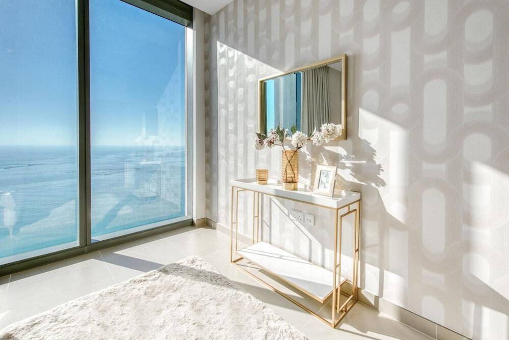 Дубай: Exclusive Sea View Apartment on the Arabian Gulf