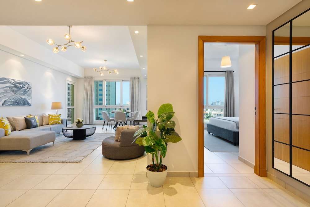 Дубай: Maison Privee - Exclusive Apt with Seafront Views over Palm Jumeirah
