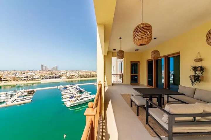 Дубай: Maison Privee - Exclusive Apt with Seafront Views over Palm Jumeirah