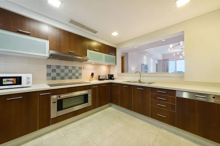 Дубай: Maison Privee - Exclusive Apt with Seafront Views over Palm Jumeirah