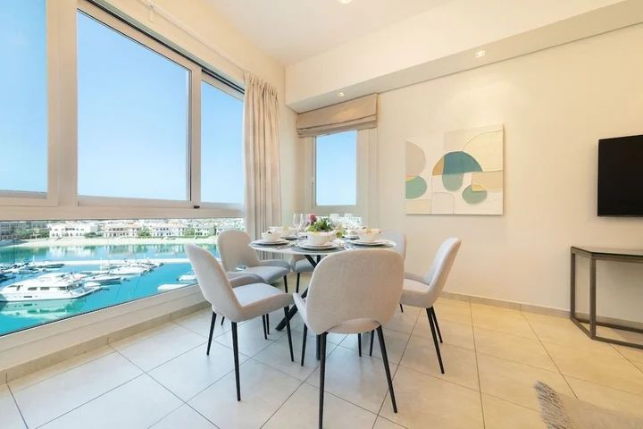Дубай: Maison Privee - Exclusive Apt with Seafront Views over Palm Jumeirah