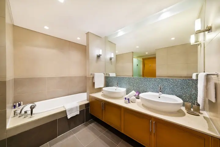 Дубай: Maison Privee - Exclusive Apt with Seafront Views over Palm Jumeirah