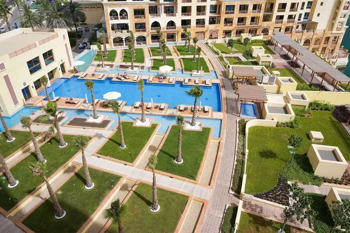 Дубай: Maison Privee - Exclusive Apt with Seafront Views over Palm Jumeirah