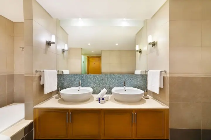 Дубай: Maison Privee - Exclusive Apt with Seafront Views over Palm Jumeirah
