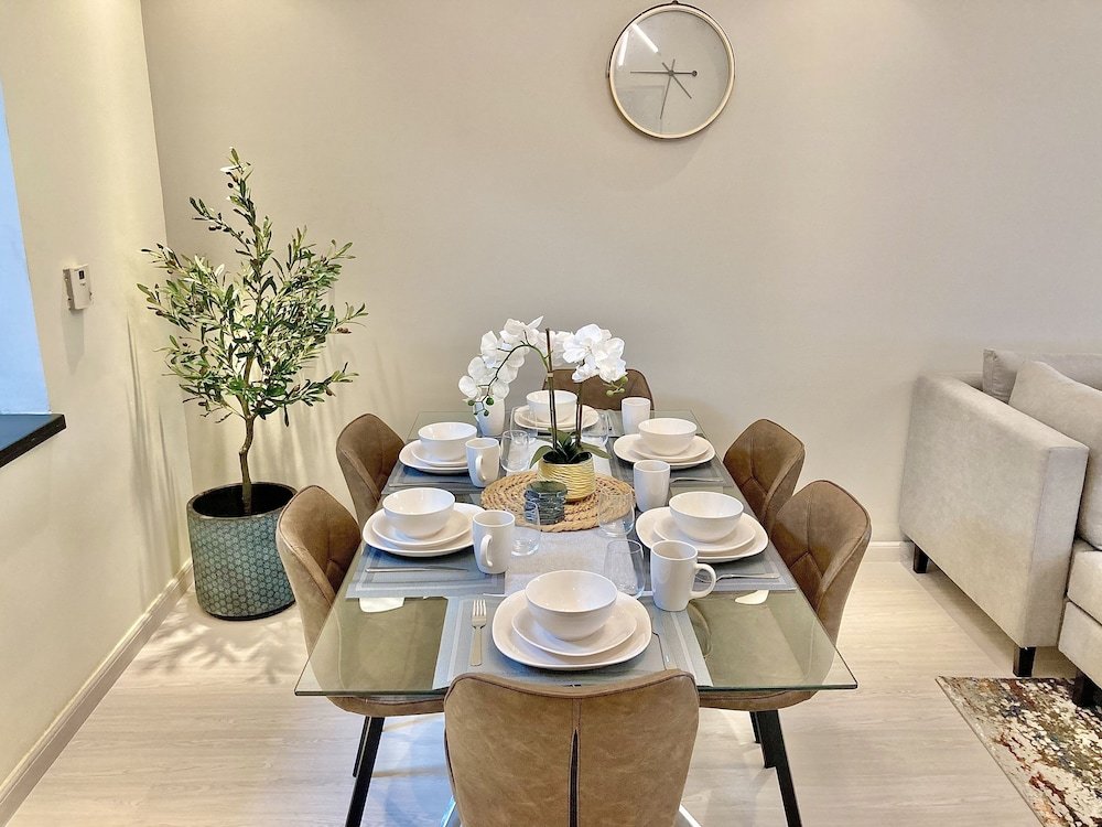 Дубай: Whitesage - Lakefront Apartment Amidst Parks With Lake Access