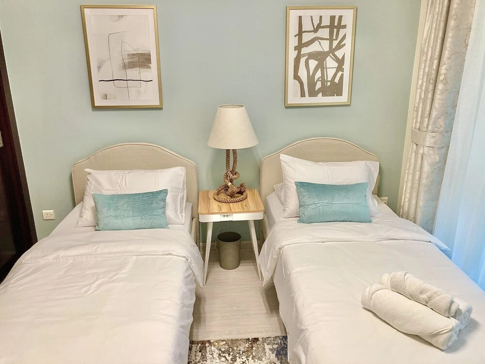 Дубай: Whitesage - Lakefront Apartment Amidst Parks With Lake Access