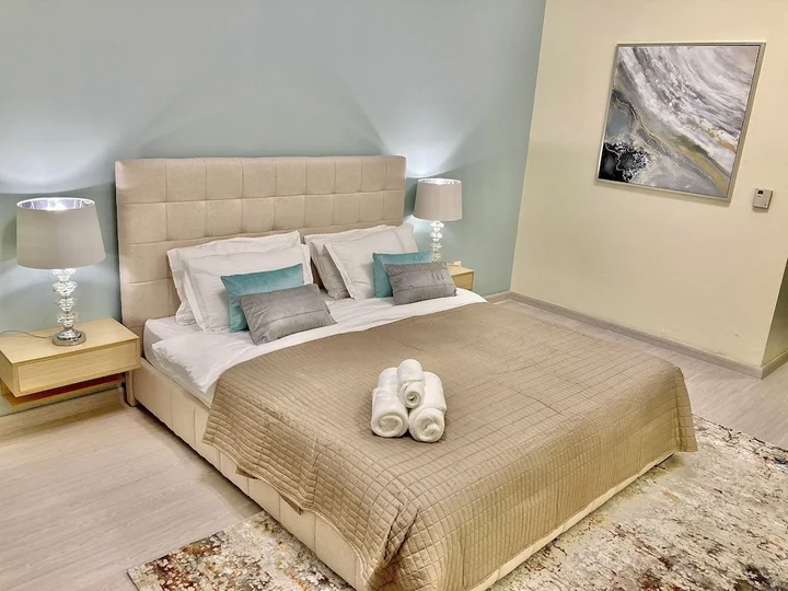 Дубай: Whitesage - Lakefront Apartment Amidst Parks With Lake Access