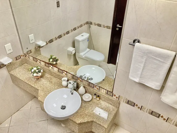 Дубай: Whitesage - Lakefront Apartment Amidst Parks With Lake Access