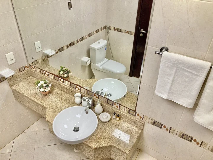 Дубай: Whitesage - Lakefront Apartment Amidst Parks With Lake Access
