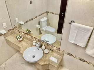 Дубай: Whitesage - Lakefront Apartment Amidst Parks With Lake Access