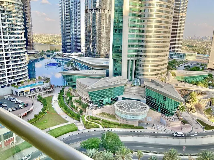 Дубай: Whitesage - Lakefront Apartment Amidst Parks With Lake Access