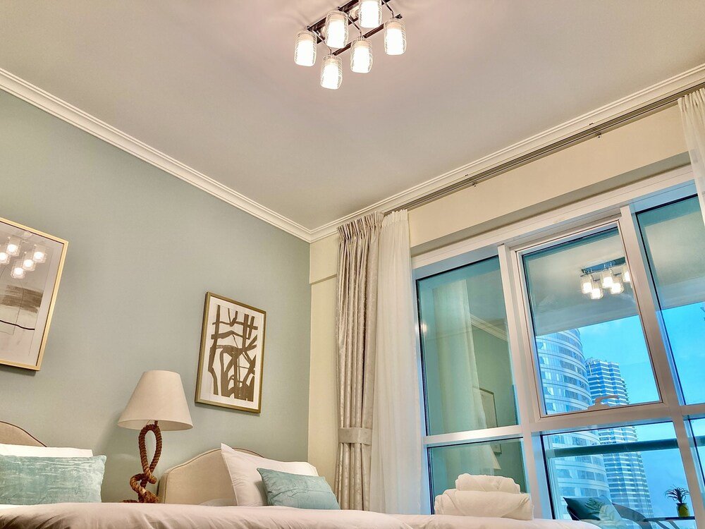 Дубай: Whitesage - Lakefront Apartment Amidst Parks With Lake Access