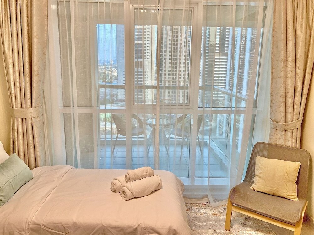 Дубай: Whitesage - Lakefront Apartment Amidst Parks With Lake Access