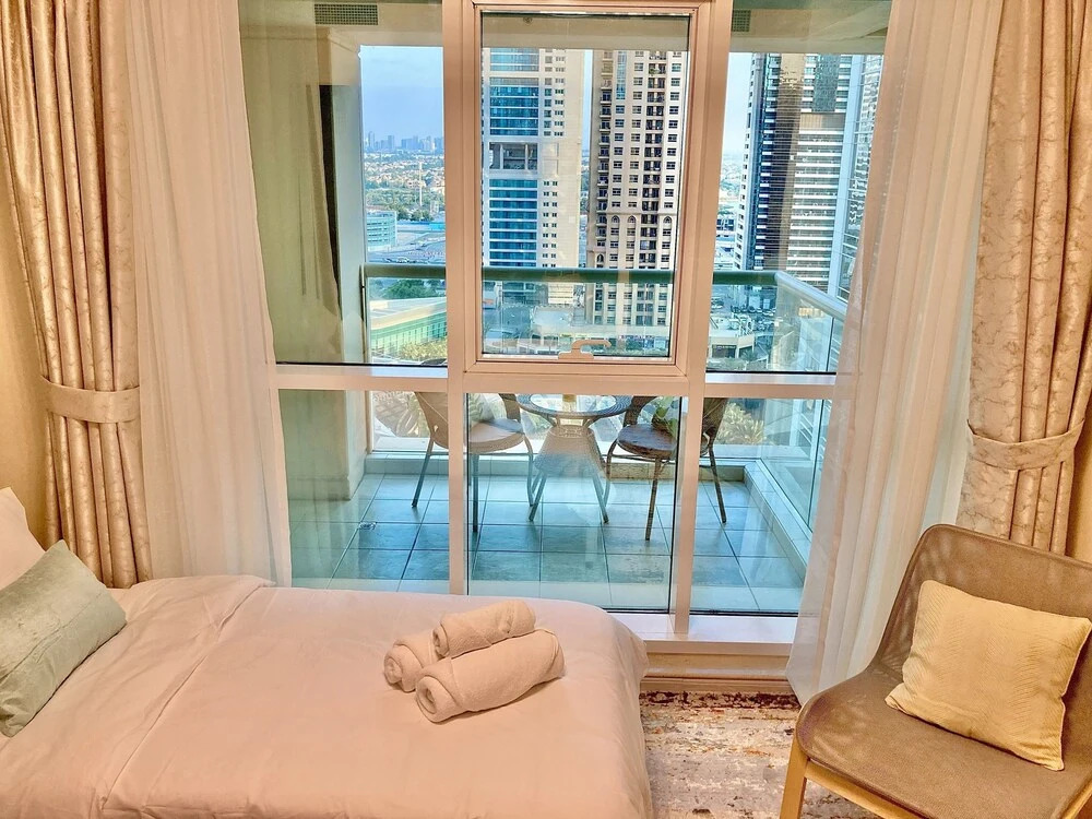 Дубай: Whitesage - Lakefront Apartment Amidst Parks With Lake Access