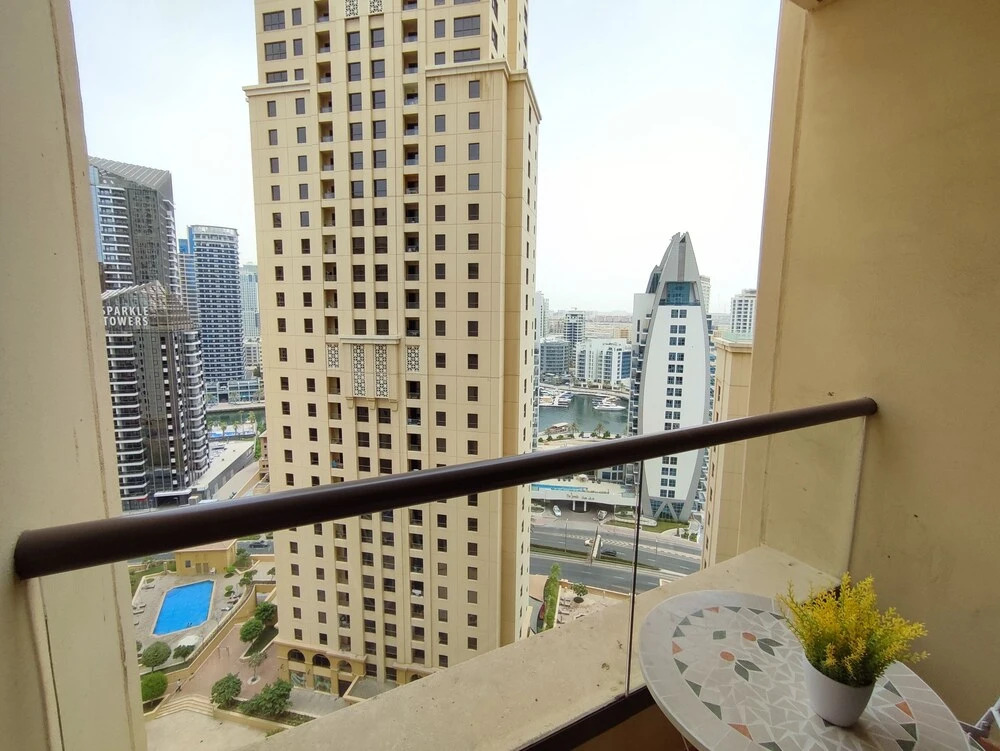 Дубай: Whitesage - Magnificent Waterfront Apt, Steps From the Beach
